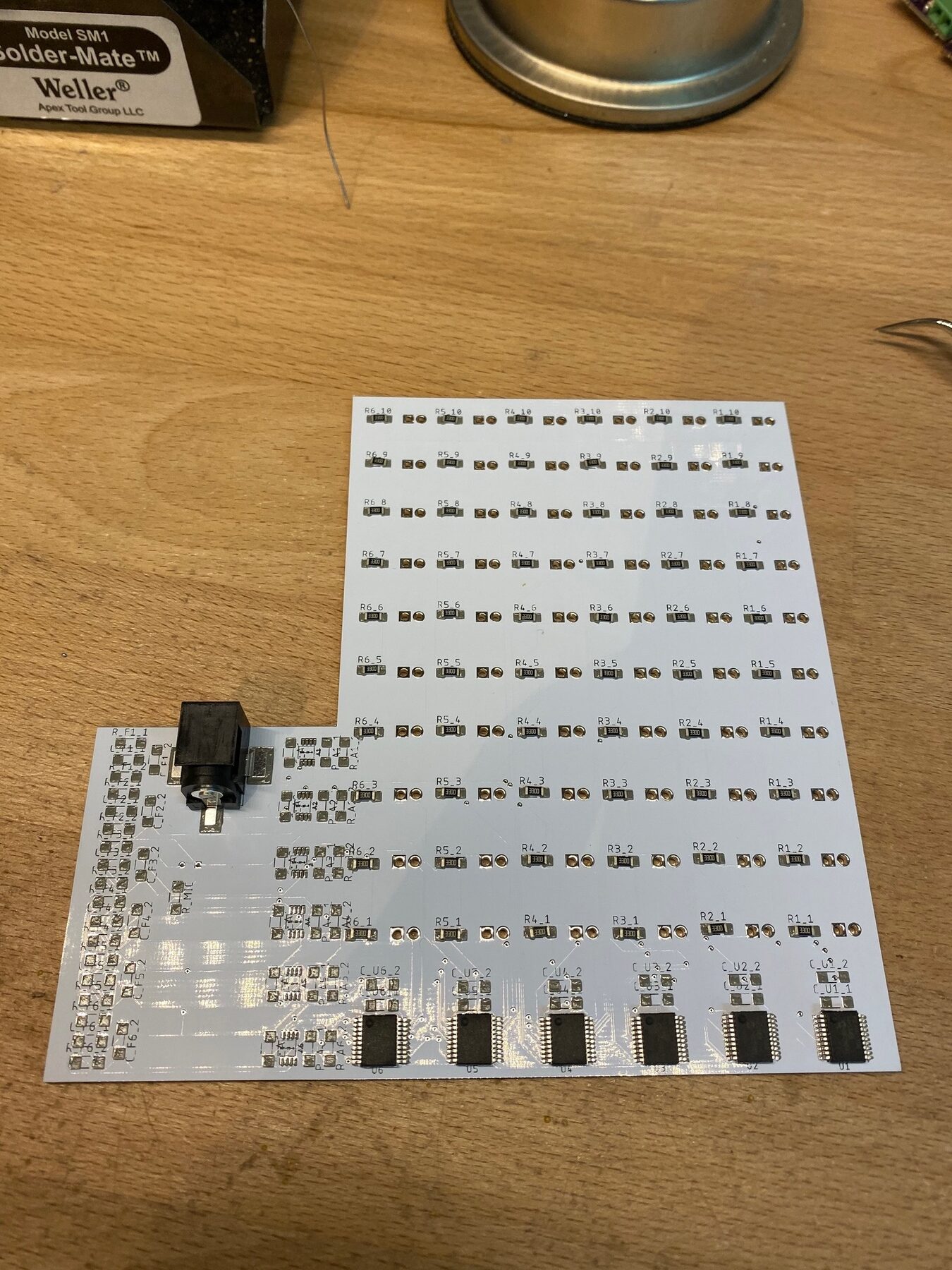 PCB con sus componentes electrónicos soldados